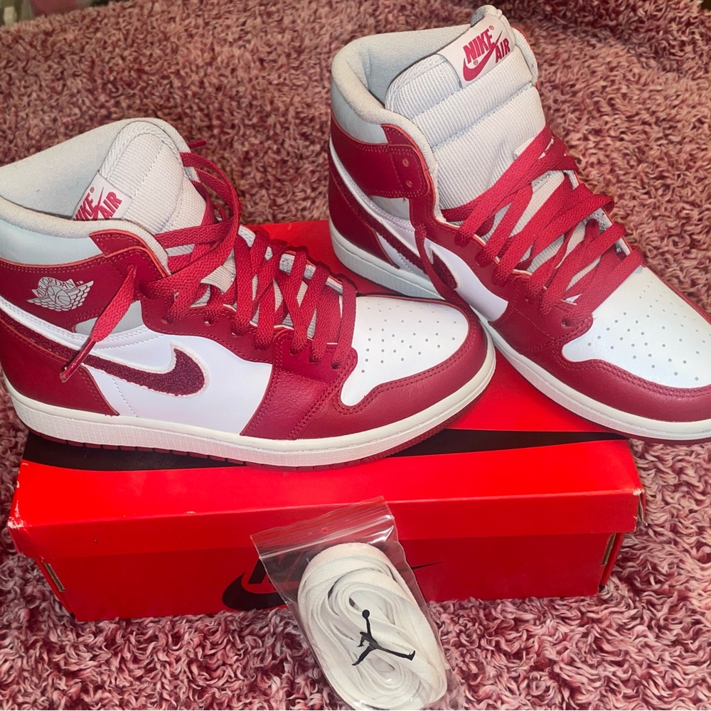 Women’s Air Jordan 1 Retro High OG Varsity Red -Size 8.5